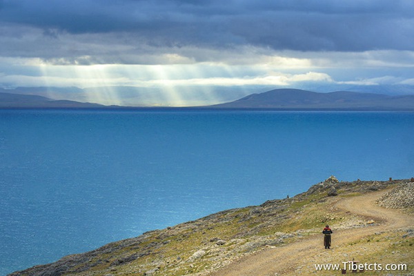 兩個人去西藏旅游需要多少錢