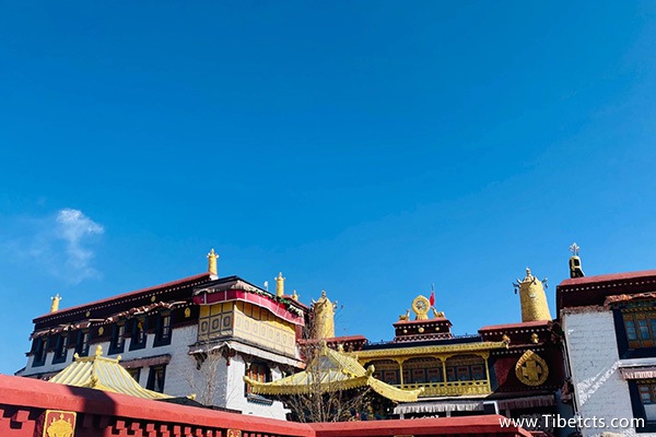 去西藏旅游報(bào)團(tuán)多少錢(qián)